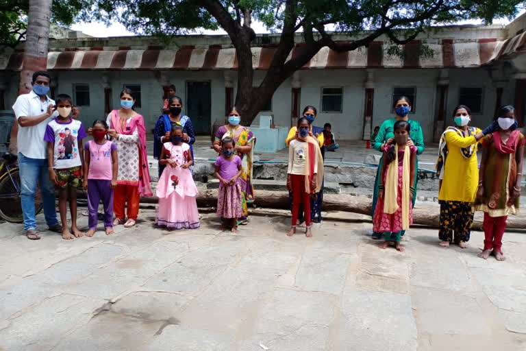 ಮಕ್ಕಳಿಗೆ ಉಚಿತ ಮಾಸ್ಕ್ ವಿತರಣೆ