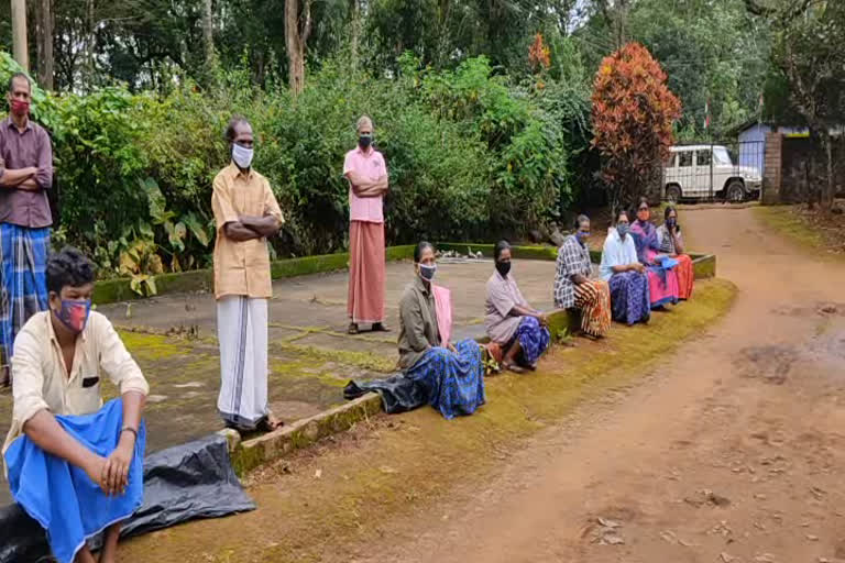 തൊഴിലാളി  ശമ്പളം  മാനേജ്‌മെൻ്റ്  നെടുങ്കണ്ടം പത്തിനിപ്പാറ എസ്റ്റേറ്റ്  ജോലി നിര്‍ത്തി സമരം  estate worker  pathinipaara  strike