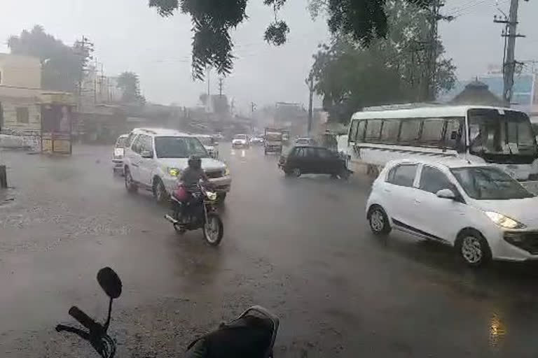 sikar news,  rajasthan news,  etvbharat news,  rajasthan hindi news,  Heavy rain in sikar,  सीकर की खबर,  सीकर में बारिश,  सीकर का मौसम