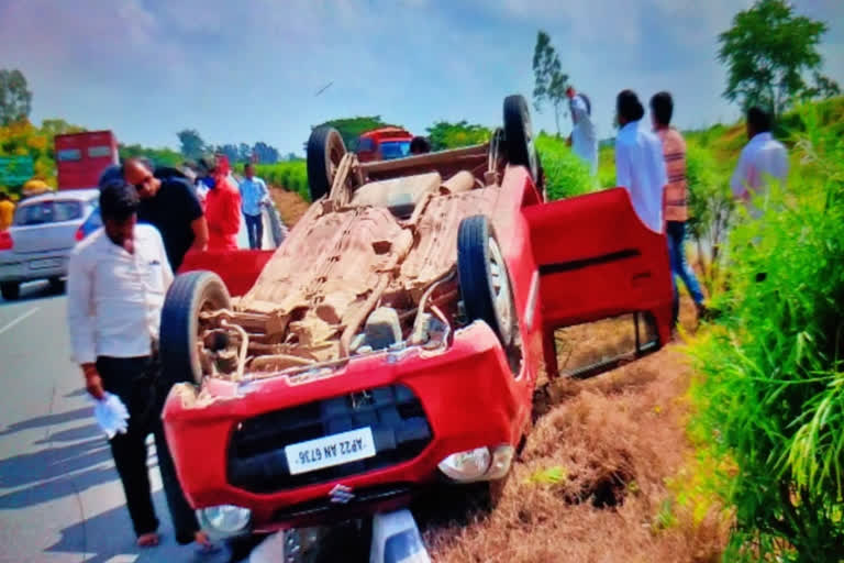 DCM hits lorry from back side accident at jadcherla in mahabubnagar district