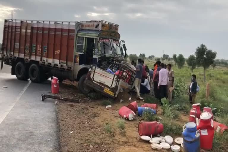 Road accident news Bikaner, ट्रक पिकअप टक्कर बीकानेर