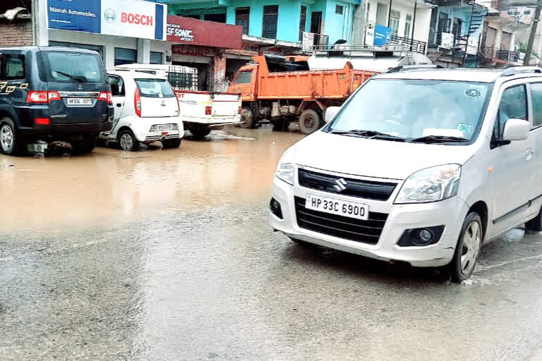 Closed drains on Nerchowk NH-21 entered water in peoples homes