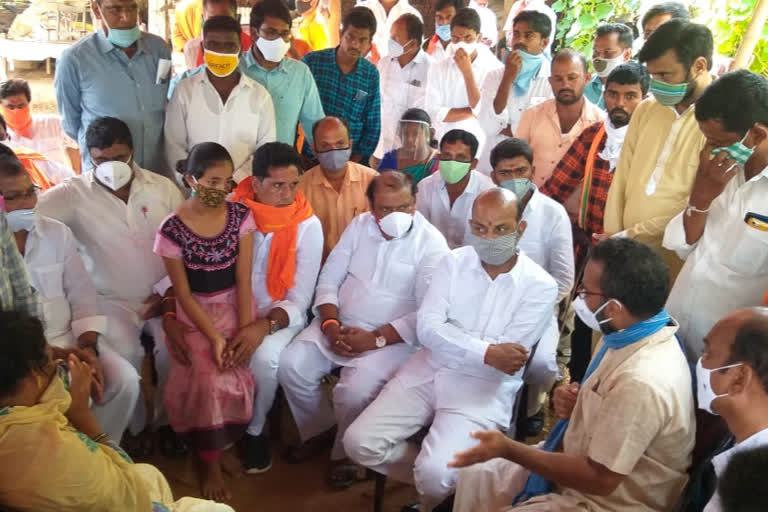 mp bandi sanjay visited seetayya family at mahabubabad district