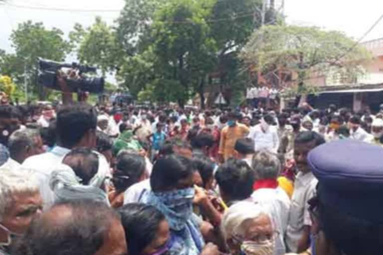 gandi kota mumupu area villagers protest