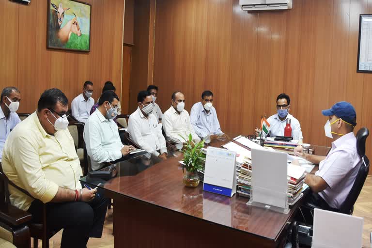 Bhiwani Deputy Commissioner Ajay Kumar held a meeting with Agriculture Department