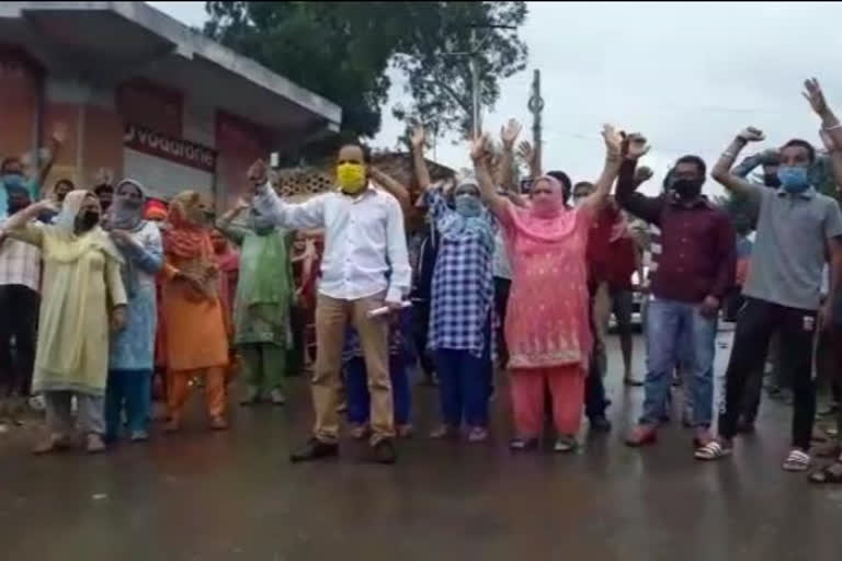 Councilor and local people of W. No. 20 Udhampur strongly protest against Jal Shakti Department