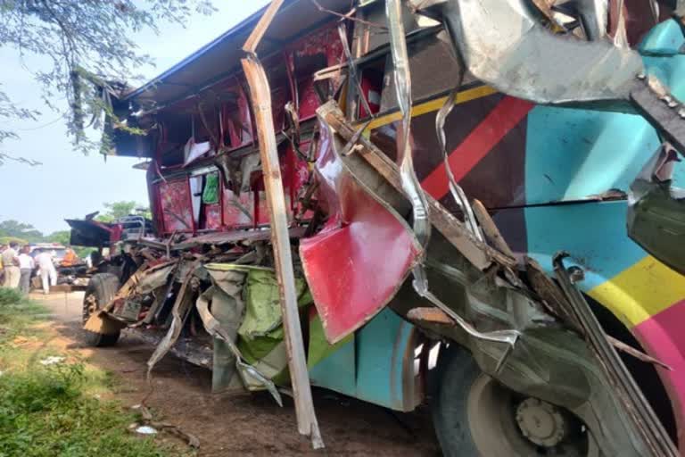 Seven people killed, seven injured after a bus transporting labourers from Ganjam in Odisha to Surat in Gujarat