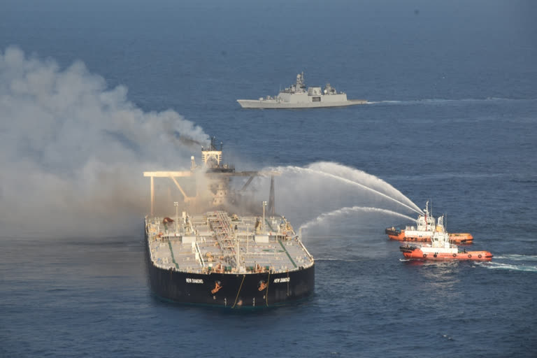 fire in oil crude, fire in indian oil crude, oil import from srilanka to india, fire in ship, ତୈଳ ଟ୍ୟାଙ୍କରରେ ନିଆଁ, ଭାରତୀୟ ତୈଳ ଟ୍ୟାଙ୍କରରେ ନିଆଁ, ଶ୍ରୀଲଙ୍କାରୁ ଭାରତ ତୈଳ ଆମଦାନୀ, ଜାହାଜରେ ନିଆଁ