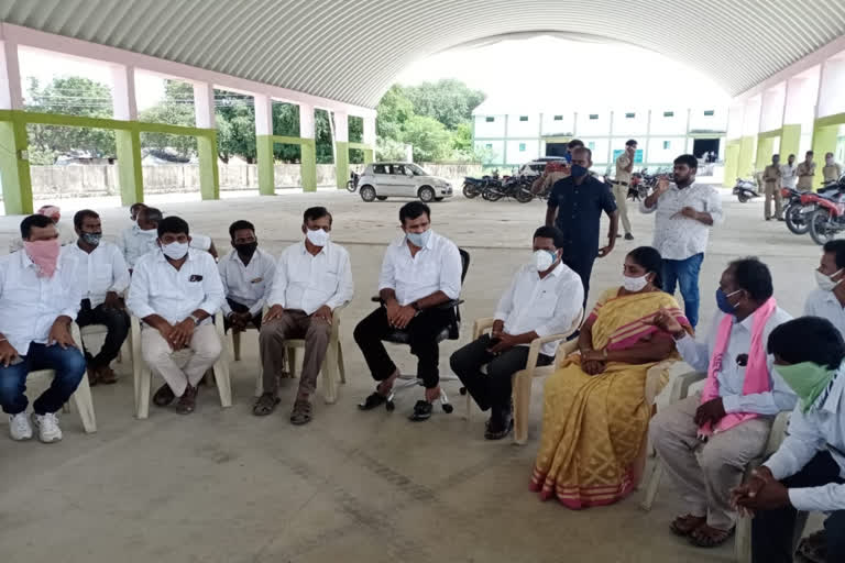 mla kranthi kumar attend the trs leaders meeting at toguta in siddipet