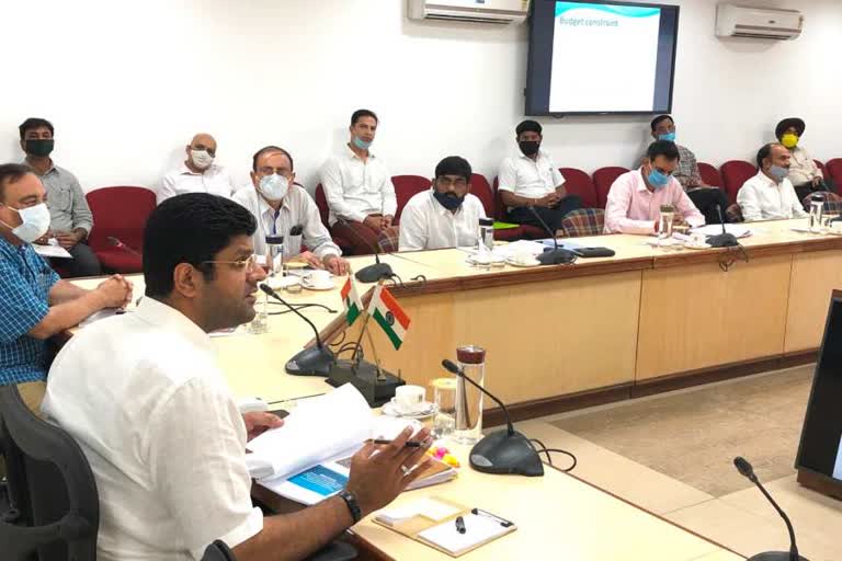 Dushyant Chautala held a meeting with PWD officer in chandigarh