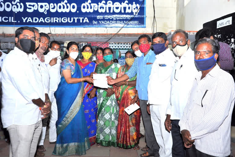 mla sunitha mahender reddy cm relief fund cheques distribution to the poor in yadadri district