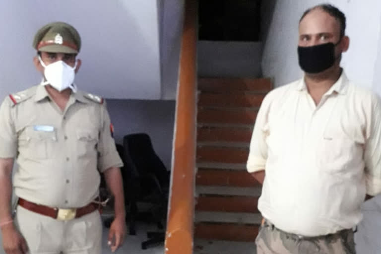 Noida Forest Department team arrested an accused for possessing banned wildlife