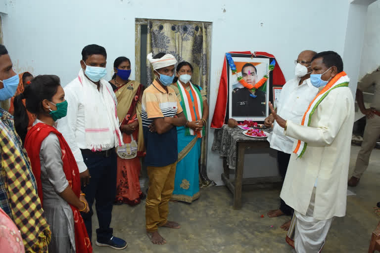 Manoj Mandavi and Kawasi Lakhma met martyr Ganesh Kunjam's family