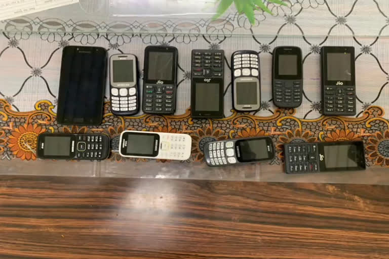 19 mobile-recovered-from-modern-jail-bhondsi