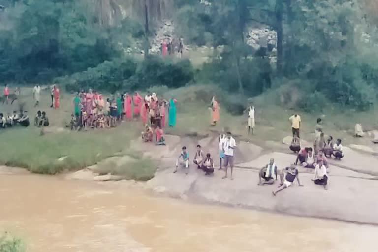 young man died due to drowning in river in deoghar, young man died in deoghar, News of Deoghar Jasidih Police Station, देवघर में नदी में डूबने से युवक की मौत, देवघर में युवक की मौत, देवघर जसीडीह थाना की खबरें