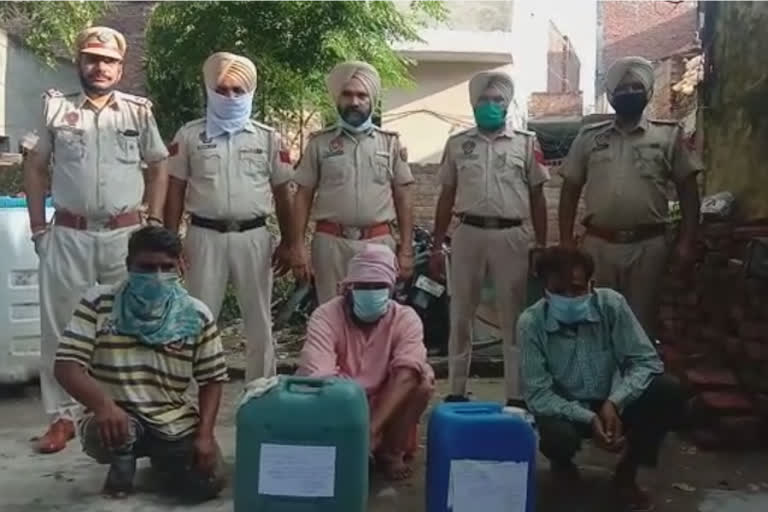 Amritsar Police arrested 2 persons dealing in illicit liquor