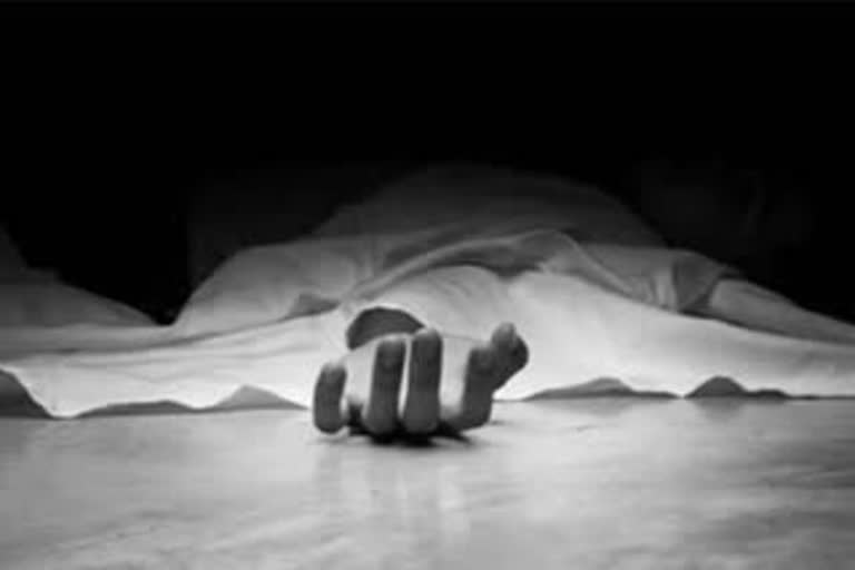 A man was found dead in a public place in Kalpetta  kalpatta news  കല്‍പ്പറ്റ വാര്‍ത്തകള്‍  വയനാട് വാര്‍ത്തകള്‍  മരണം വാര്‍ത്തകള്‍