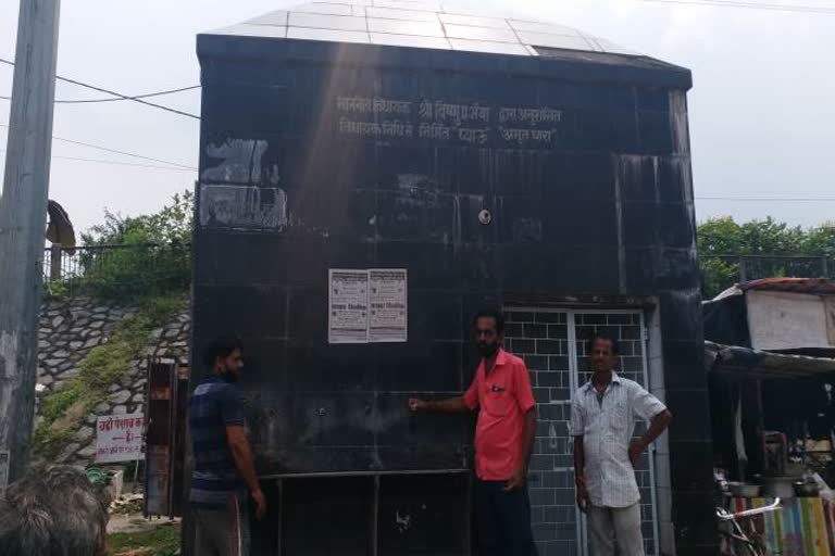 no water available on tank in jamtara, water problem in jamtara, news of Jamtara district administration, जामताड़ा में प्याऊ पर पानी उपलब्ध नहीं, जामताड़ा में पानी की समस्या, जामताड़ा जिला प्रशासन की खबरें