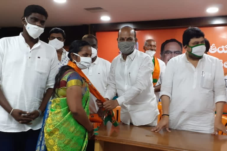 Motkuru MPP Sandhyarani   joined BJP