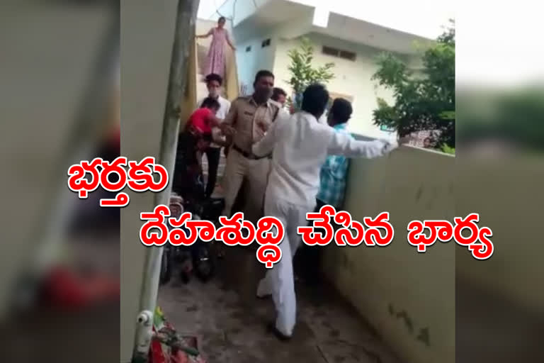 Wife beats husband for having affair in nalgonda