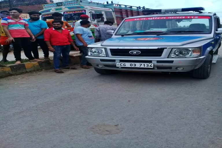 man-fell-on-the-road-while-walking-in-kawardha