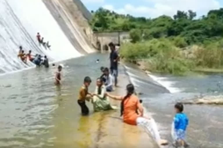 many people are coming to visit pedderu reservoir in chittor district