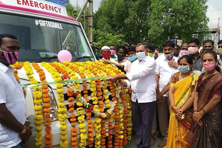 mla gandra venkataramareddy started new ambulence