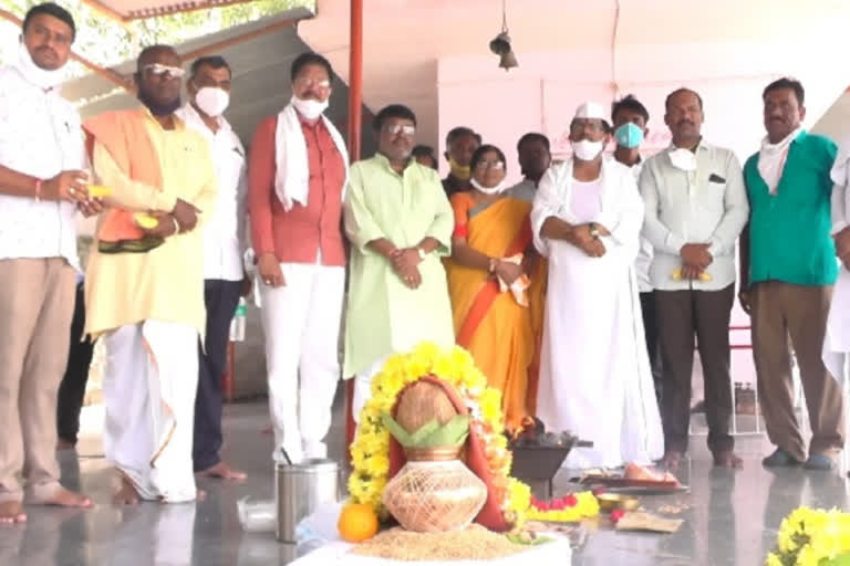 special pooja for nalin kumar katil and ishwarappa