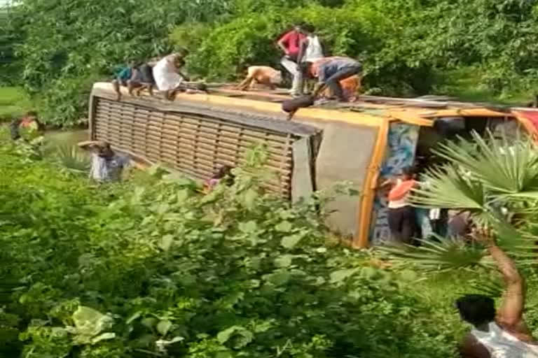 Private bus overturns in Bihar Sharif; over 35 injured