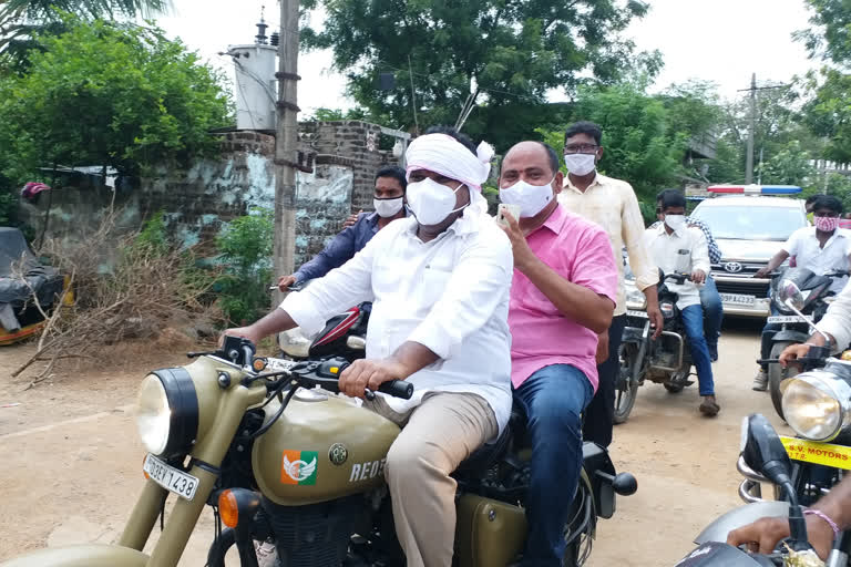 mla aruri ramesh and warangal mayor prakash rao tour in hasanparthy