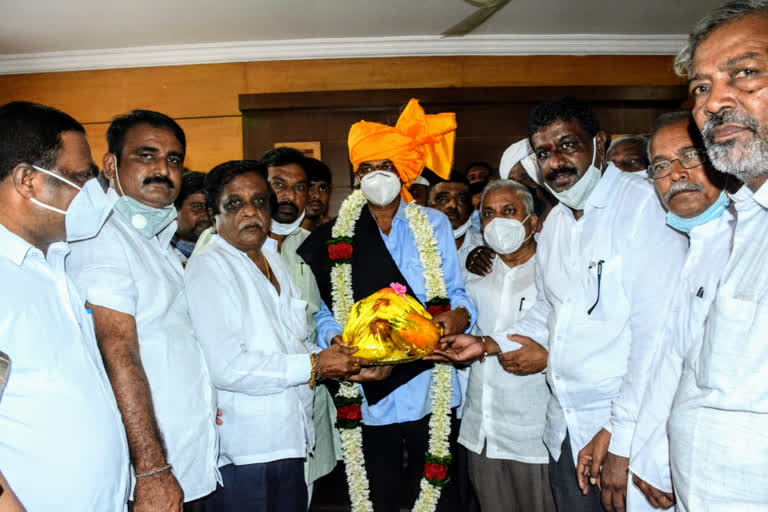 kuruba Association thanked Minister Ramesh Zarakiholi