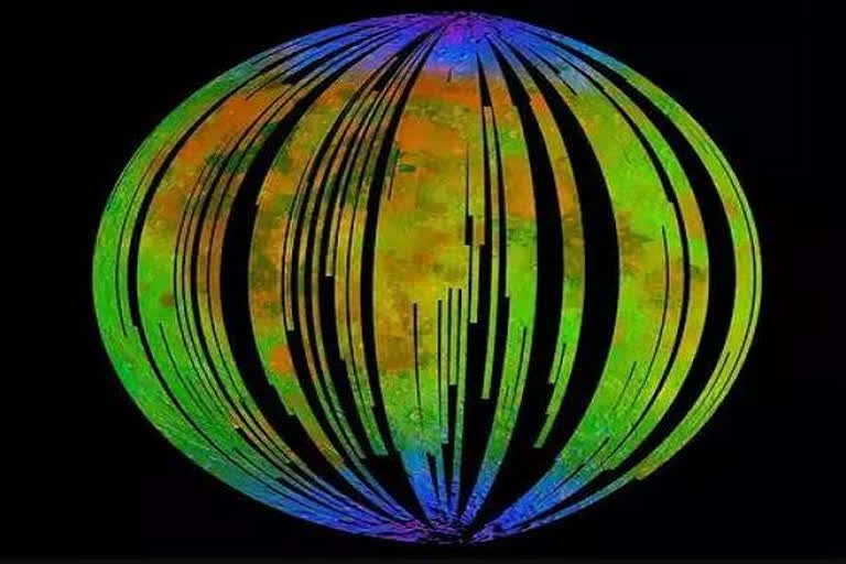 Moon may be rusting along poles