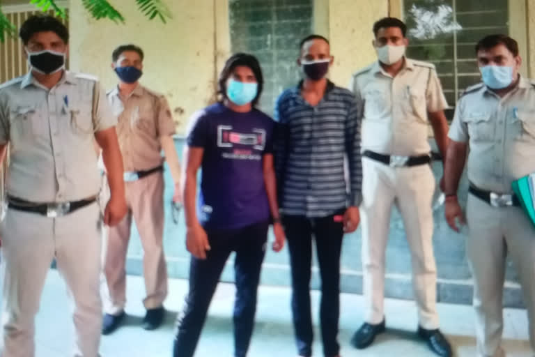 jaitpur police arrested two miscreants for robbery in delhi