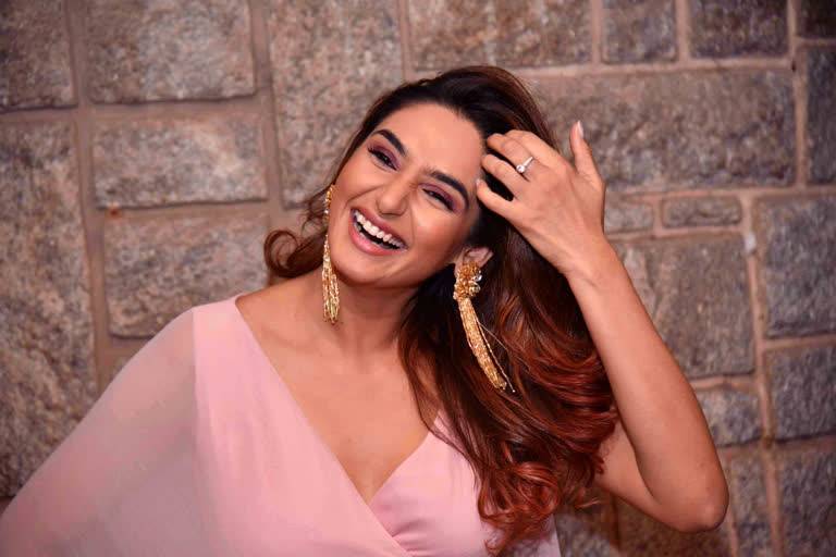 Actress Ragini Dwivedi CCB custody end, Actress Ragini Dwivedi news, Actress Ragini Dwivedi latest news, Sandalwood drug case, Sandalwood drug case update, Sandalwood drug case news, Sandalwood drug case latest news, Sandalwood drug case 2020, ರಾಗಿಣಿ ದ್ವಿವೇದಿ ಸಿಸಿಬಿ ಕಸ್ಟಡಿ ಅಂತ್ಯ, ರಾಗಿಣಿ ದ್ವಿವೇದಿ ಸಿಸಿಬಿ ಕಸ್ಟಡಿ ಅಂತ್ಯ ಸುದ್ದಿ, ರಾಗಿಣಿ ದ್ವಿವೇದಿ ಸುದ್ದಿ, ಸ್ಯಾಂಡಲ್​ವುಡ್​ ಡ್ರಗ್ಸ್​ ಪ್ರಕರಣ, ಸ್ಯಾಂಡಲ್​ವುಡ್​ ಡ್ರಗ್ಸ್​ ಪ್ರಕರಣ 2020, ಸ್ಯಾಂಡಲ್​ವುಡ್​ ಡ್ರಗ್ಸ್​ ಪ್ರಕರಣ ಸುದ್ದಿ,