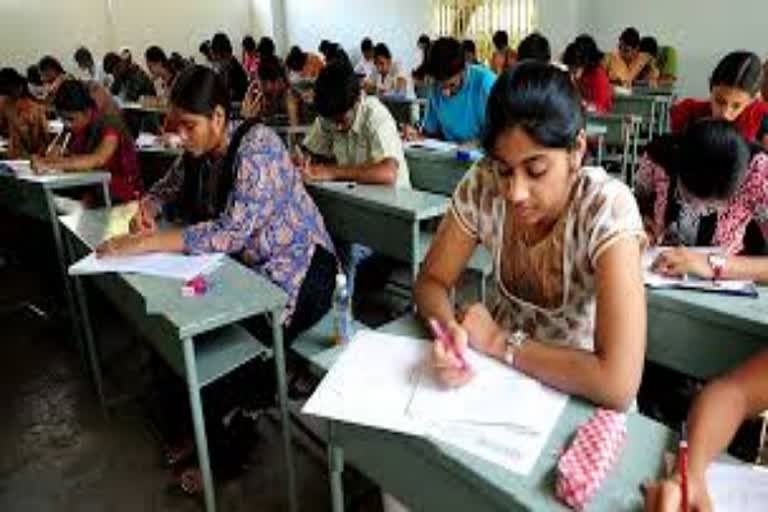 At 96.2%, Kerala tops literacy rate chart; Andhra Pradesh worst performer at 66.4%