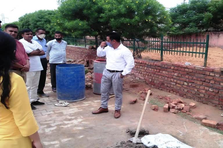 SDM stopped construction work due to use of substandard materials in park construction in bhiwani