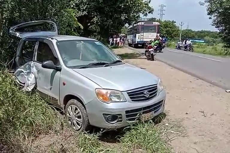 ఆగి ఉన్న కారును ఢీ కొట్టిన ఆర్టీసీ.. కారు నుజ్జునుజ్జు