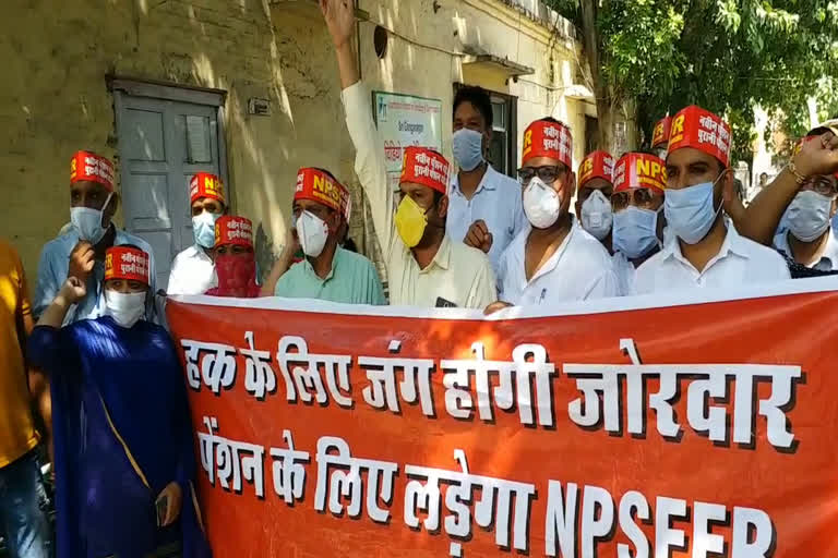 employees protest in sriganganagar,  employees protest againest cut pay