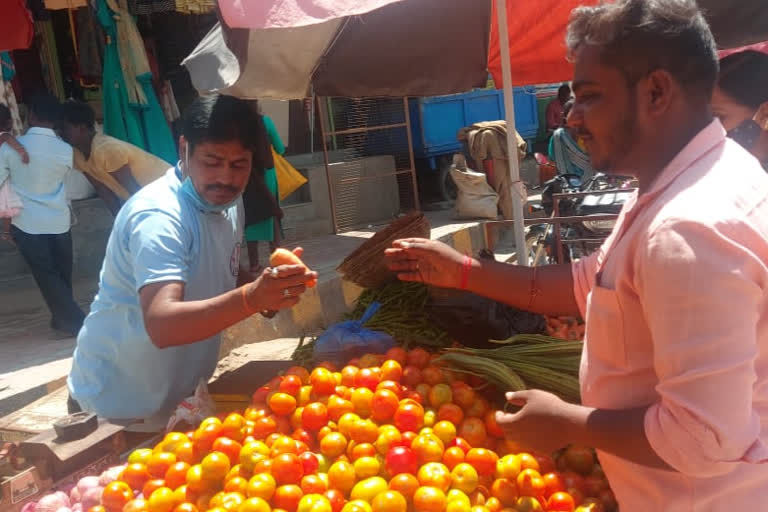 A physical teacher  sells vegetables  In Gangavati