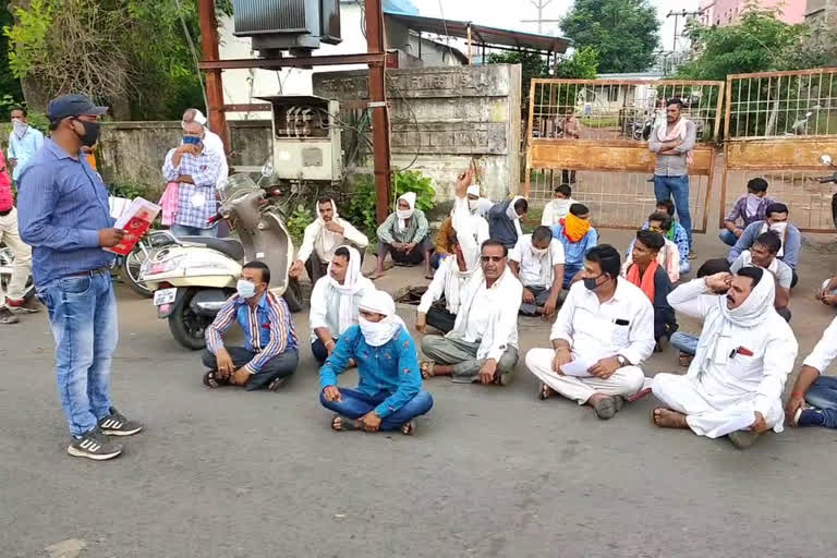 Farmers angry at officials' apathy in hoshangabad