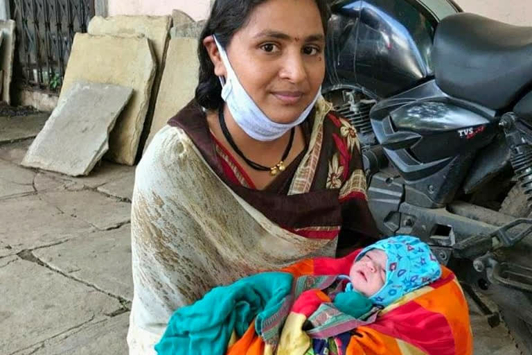 Maharashtra: Denied admission by hospitals, women give birth to babies on road