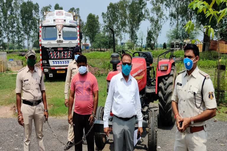 4 accused of tractor theft arrested