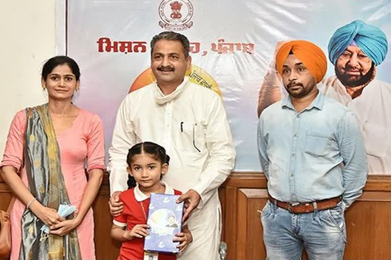 Education Minister vijay inder singla honors 'Ambassador of Hope' winners from five more districts with iPad, laptop and Android tablet