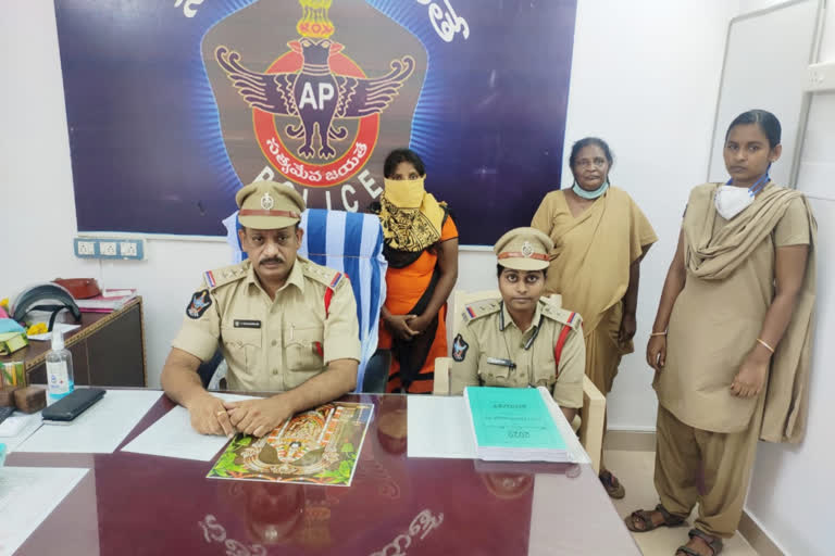 Woman arrested for stealing milk packets at guntur