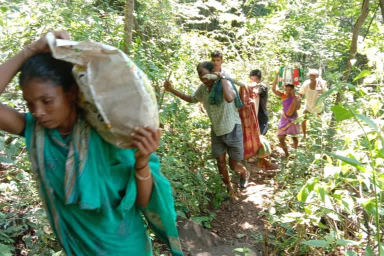 10 km walk carrying a pregnant woman in a dolly