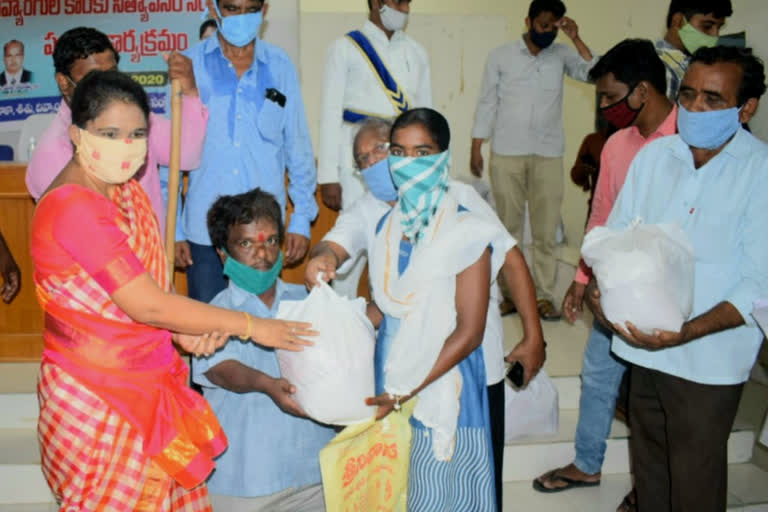 groceries distribution to the handicap people by collector yasmin bhasa in wanaparthy district