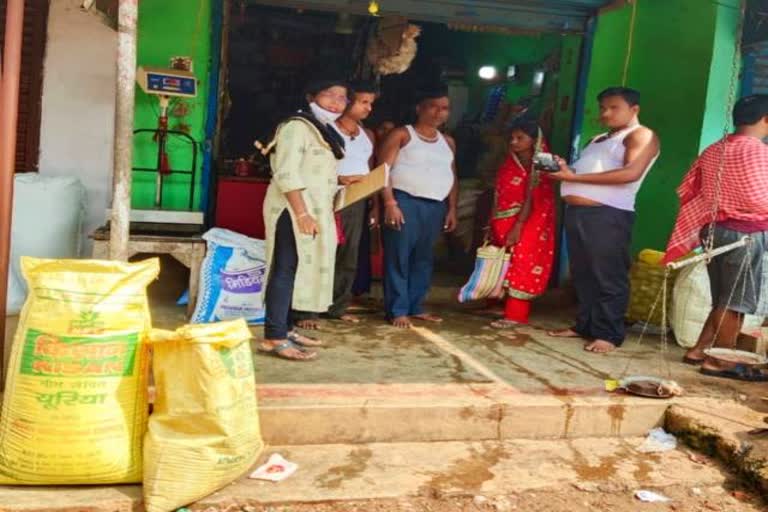 officers-inspected-several-fertilizer-shops-in-dumka