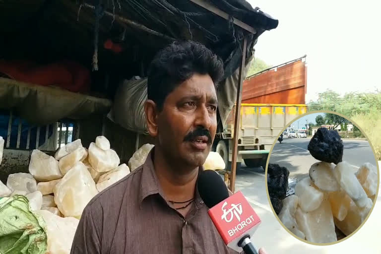 Indigenous Pakistani black and white salt sold in Malerkotla