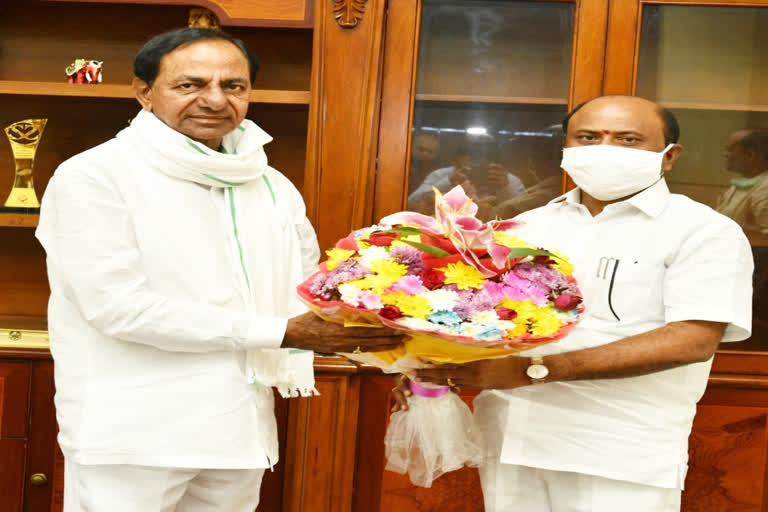 CM KCR congratulates the MLA challa dharma reddy