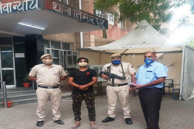 Timarpur police arrested fugitive in delhi